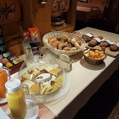 Alpenhotel فندق لينك