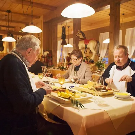 Ξενοδοχείο Alpenhotel 3*